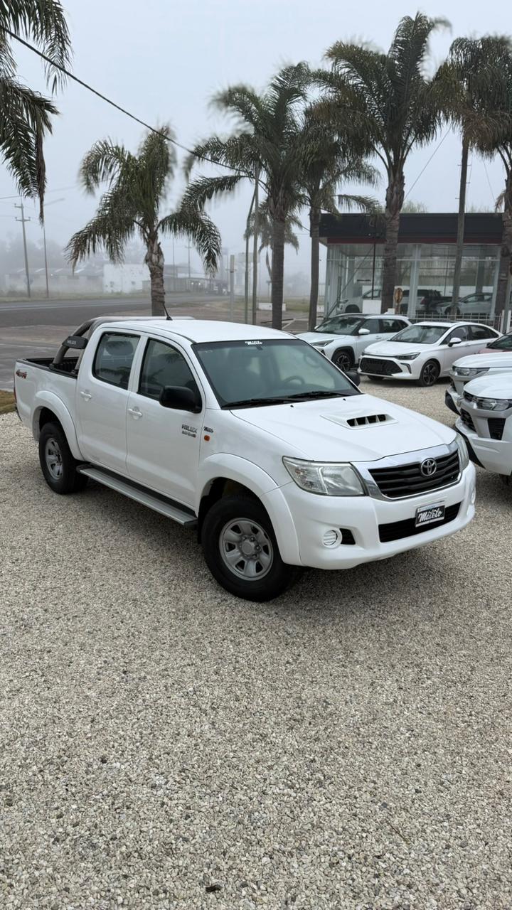 TOYOTA - HILUX  SR 3.0  4X4  TDI  - MANUAL  - 2014